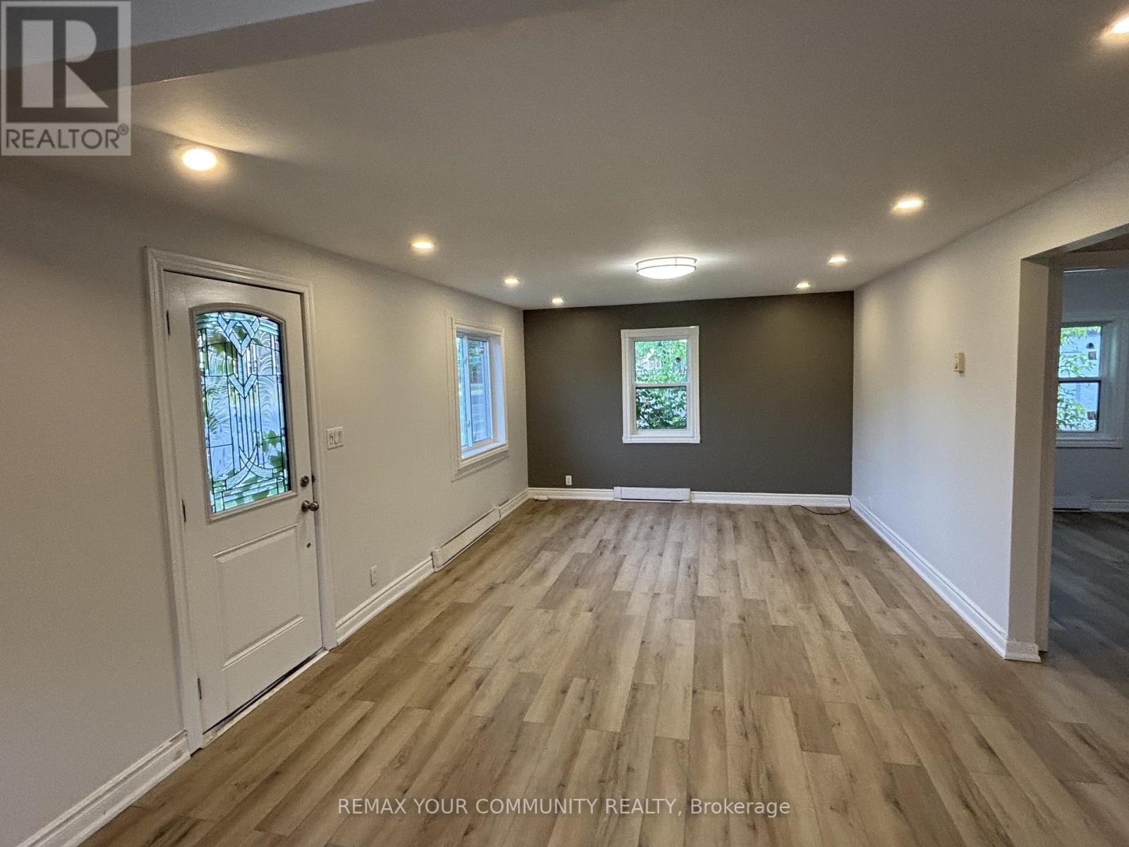 262 The Queensway Road S, Georgina, Ontario  L4P 2B1 - Photo 7 - N13524726