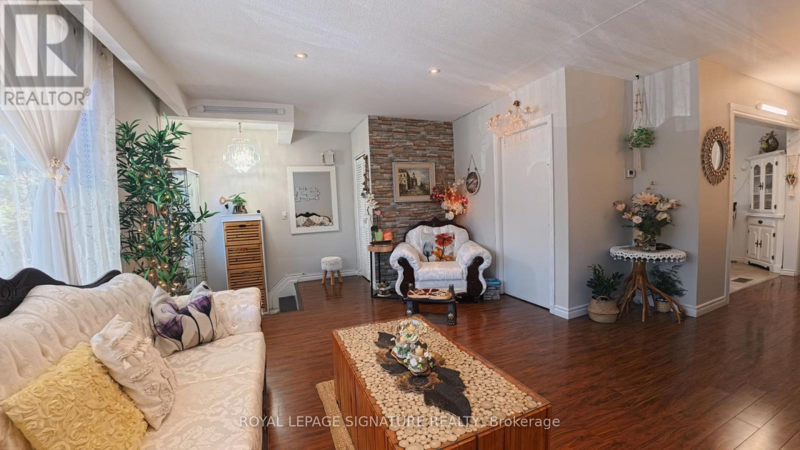 Upper - 3471 The Credit Woodlands Drive, Mississauga, Ontario  L5C 2K5 - Photo 4 - W13523274