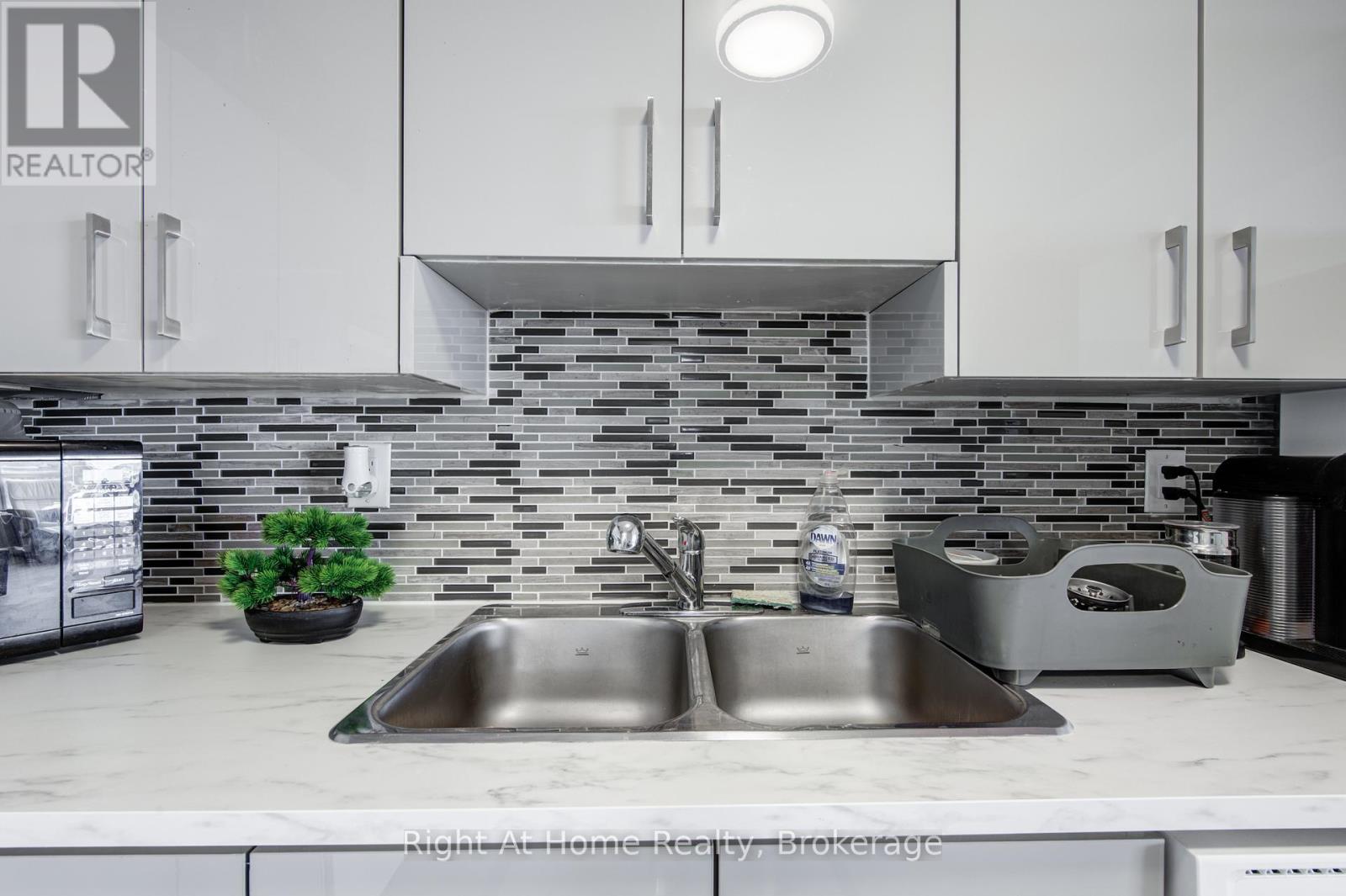 1104 - 30 Chapman Court, London North, Ontario  N6G 4Y4 - Photo 4 - X13524774