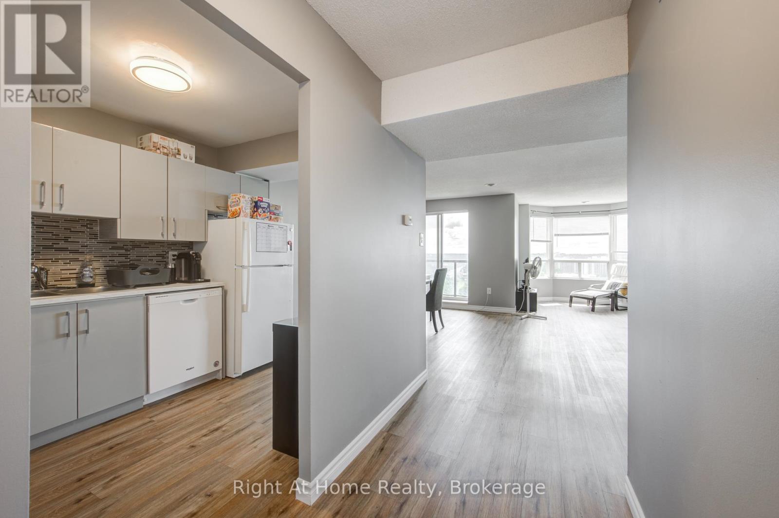 1104 - 30 Chapman Court, London North, Ontario  N6G 4Y4 - Photo 6 - X13524774