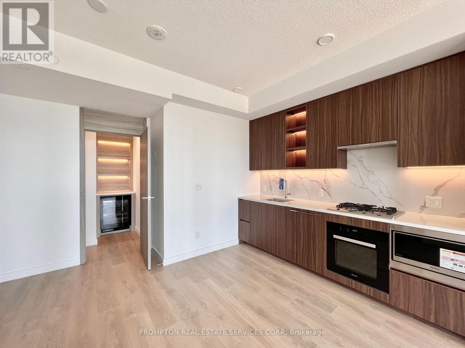 2016 - 68 Esther Shiner Boulevard, Toronto, Ontario  M2K 0J6 - Photo 3 - C13524772