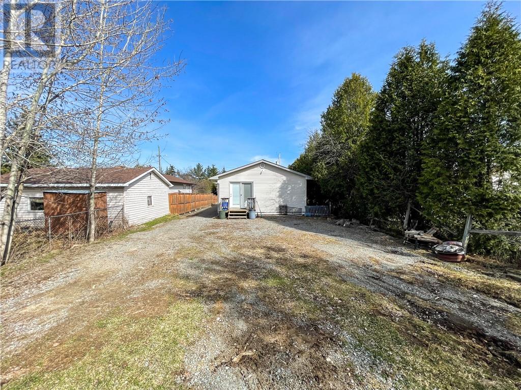 17 Clairmont Street, Sudbury, Ontario  P3B 3S4 - Photo 4 - 2126253