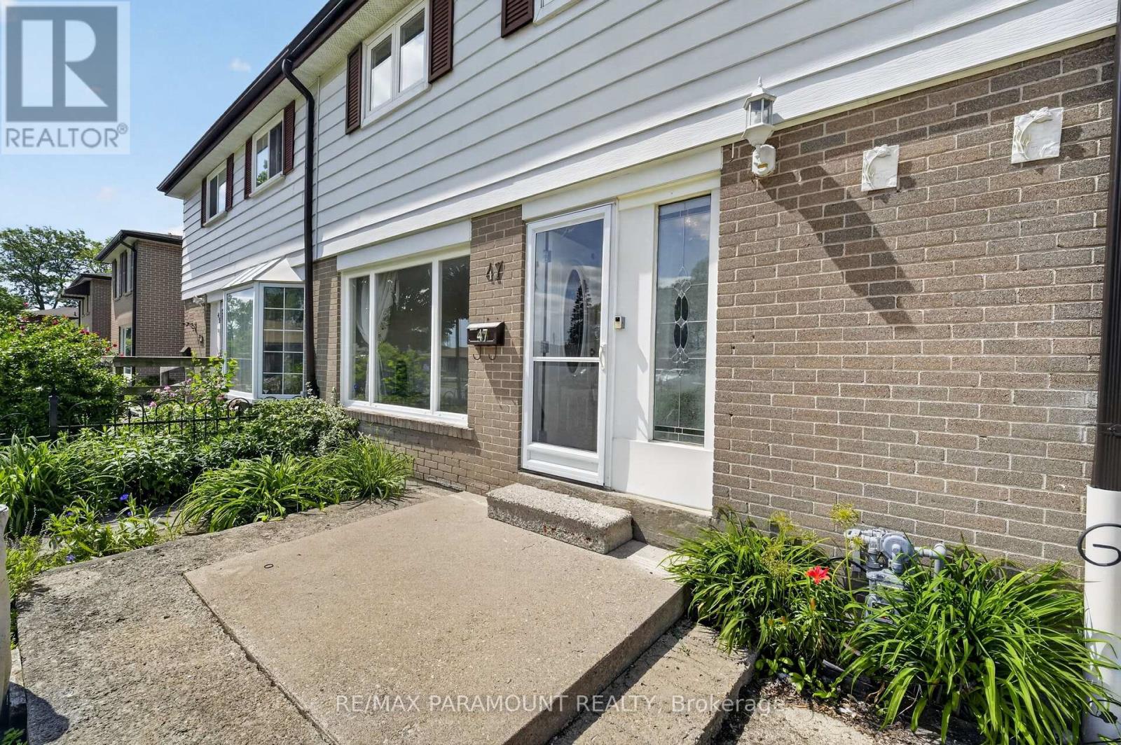 47 Cloverdale Drive, Brampton, Ontario L6T 2T5 - Photo 5 - W13524760