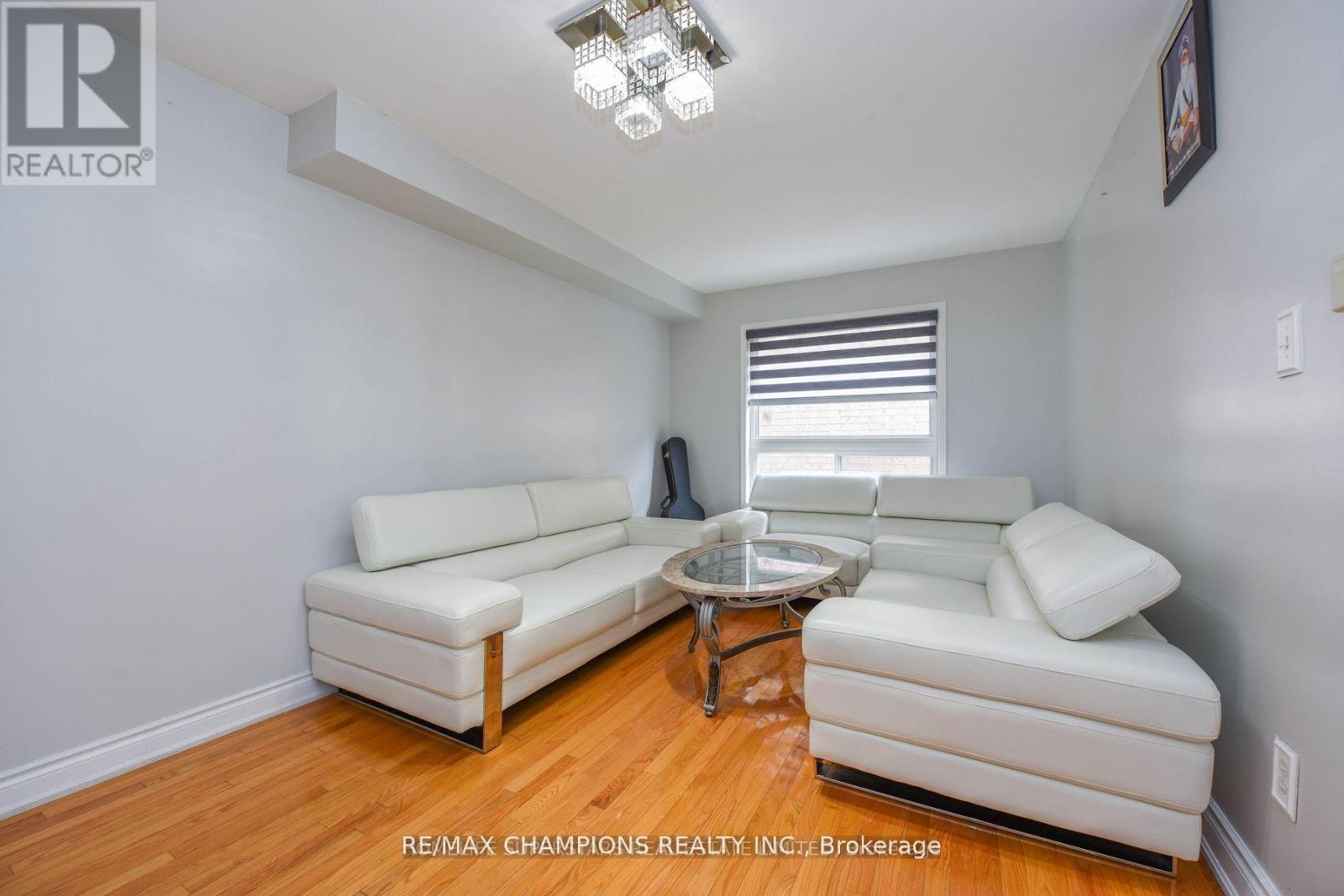 30 Feather Reed Way, Brampton, Ontario L6R 3A3 - Photo 6 - W13524766