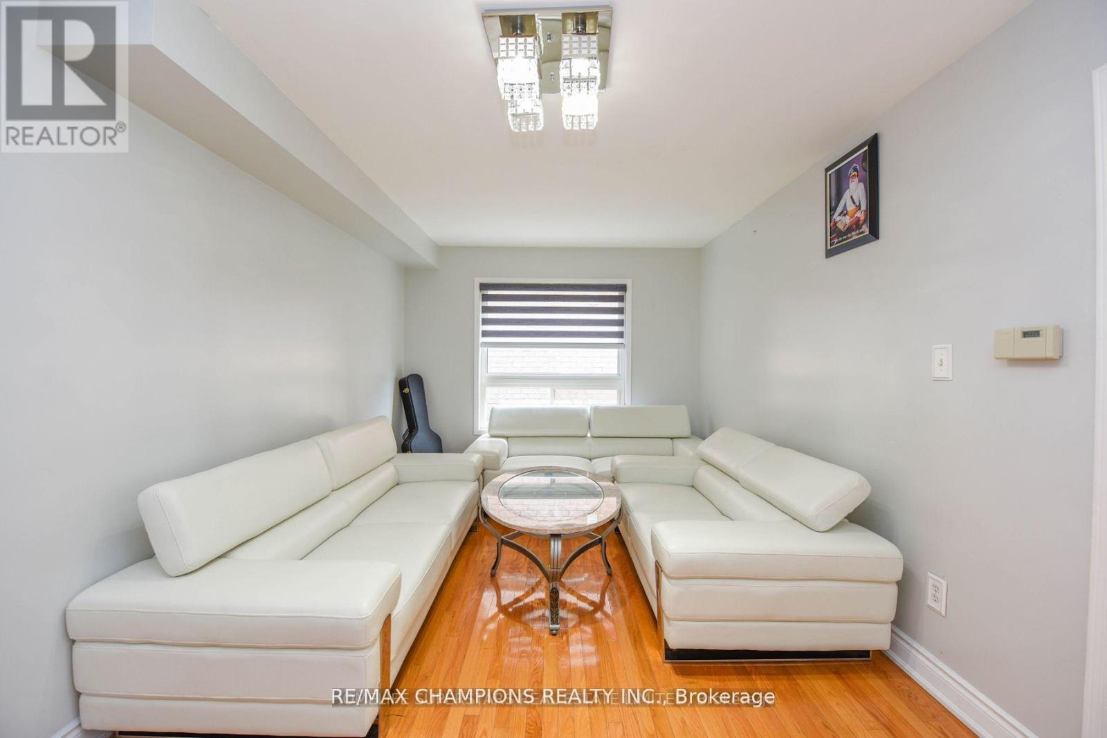30 Feather Reed Way, Brampton, Ontario L6R 3A3 - Photo 7 - W13524766