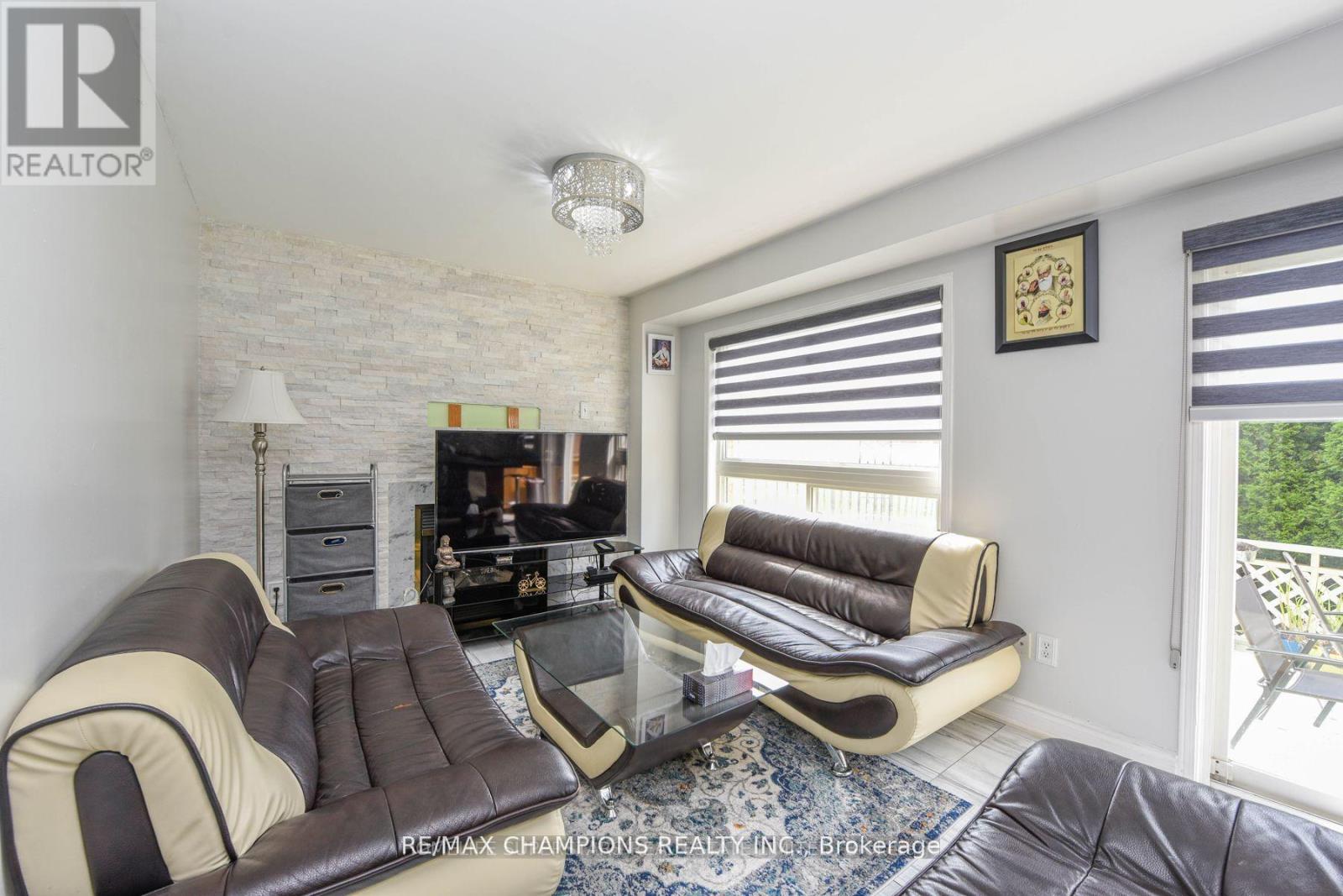30 Feather Reed Way, Brampton, Ontario L6R 3A3 - Photo 9 - W13524766