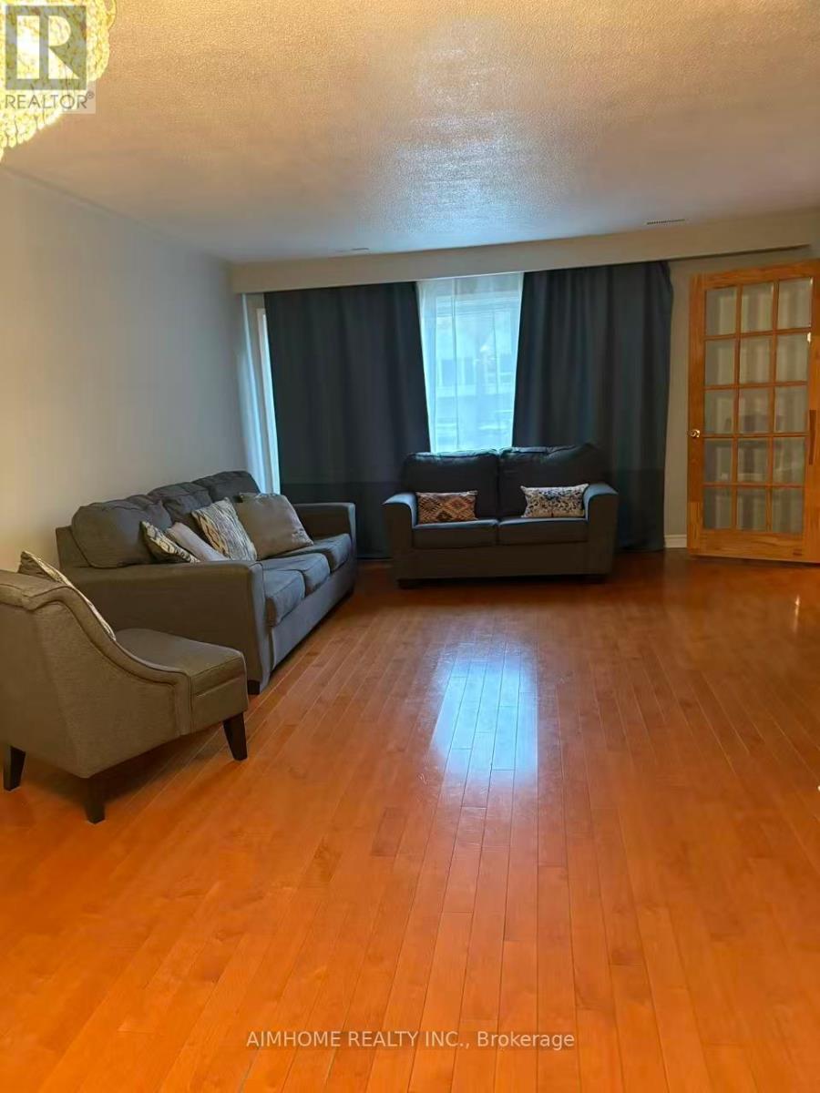18 Lynch Road, Toronto, Ontario  M2J 2V5 - Photo 3 - C13524802