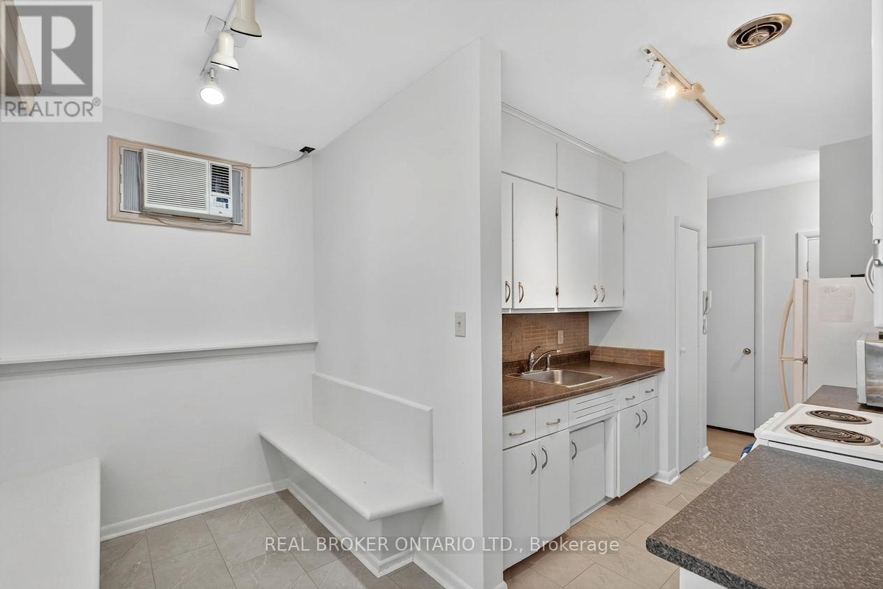 8 Westmount Drive S, Orillia, Ontario  L3V 6C9 - Photo 3 - S13522664