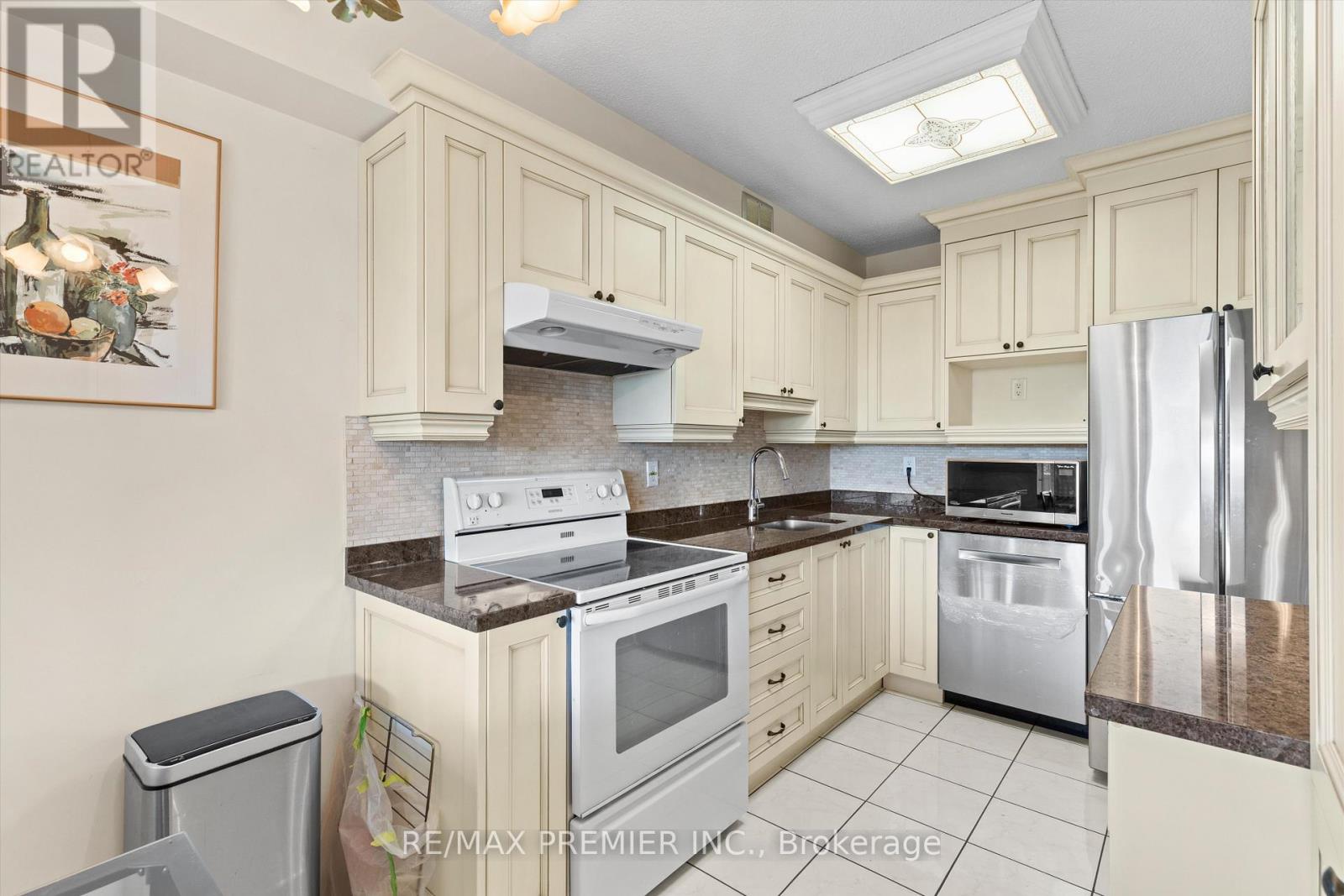 711 - 240 Scarlett Road, Toronto, Ontario  M6N 4X4 - Photo 4 - W13524846