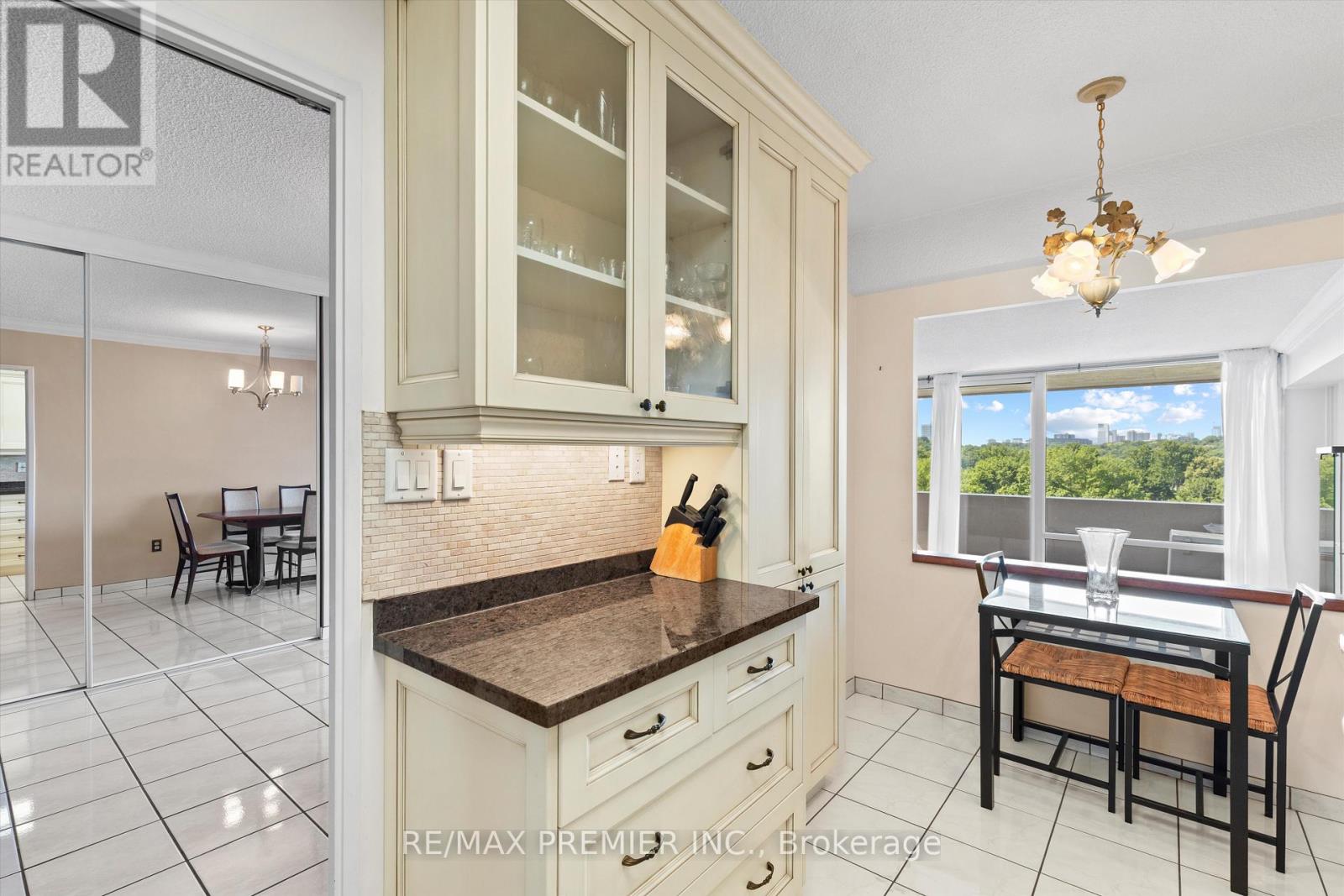 711 - 240 Scarlett Road, Toronto, Ontario  M6N 4X4 - Photo 6 - W13524846