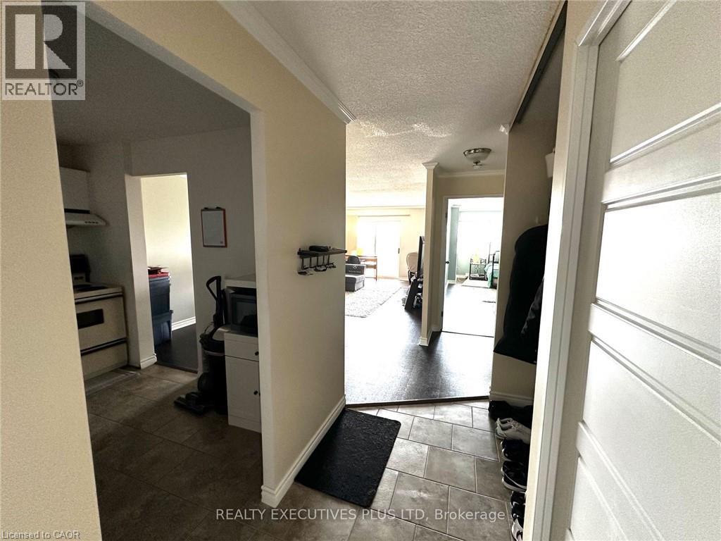 858 Commissioners Road E Unit# 806, London, Ontario  N6C 5Y5 - Photo 2 - 40845381
