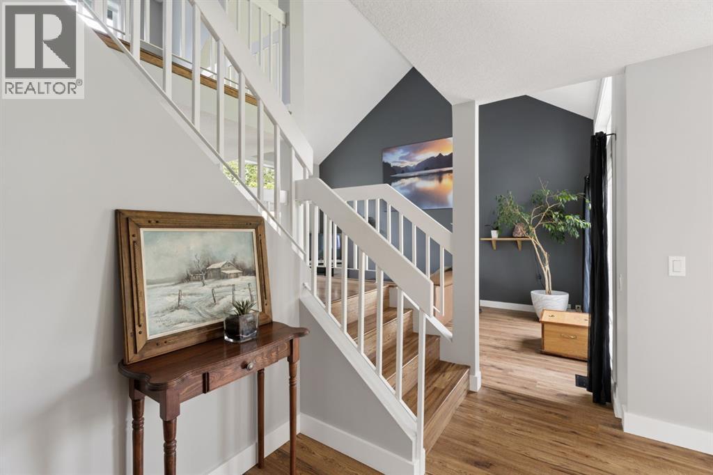 692 Woodpark Boulevard SW, Calgary, Alberta  T2W 3R7 - Photo 5 - A2325814