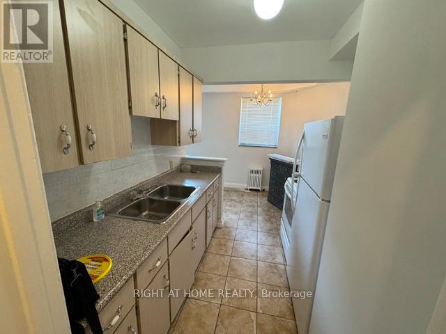 1 - 1 Wandle Avenue, Toronto, Ontario  M3M 2L1 - Photo 4 - W13075814