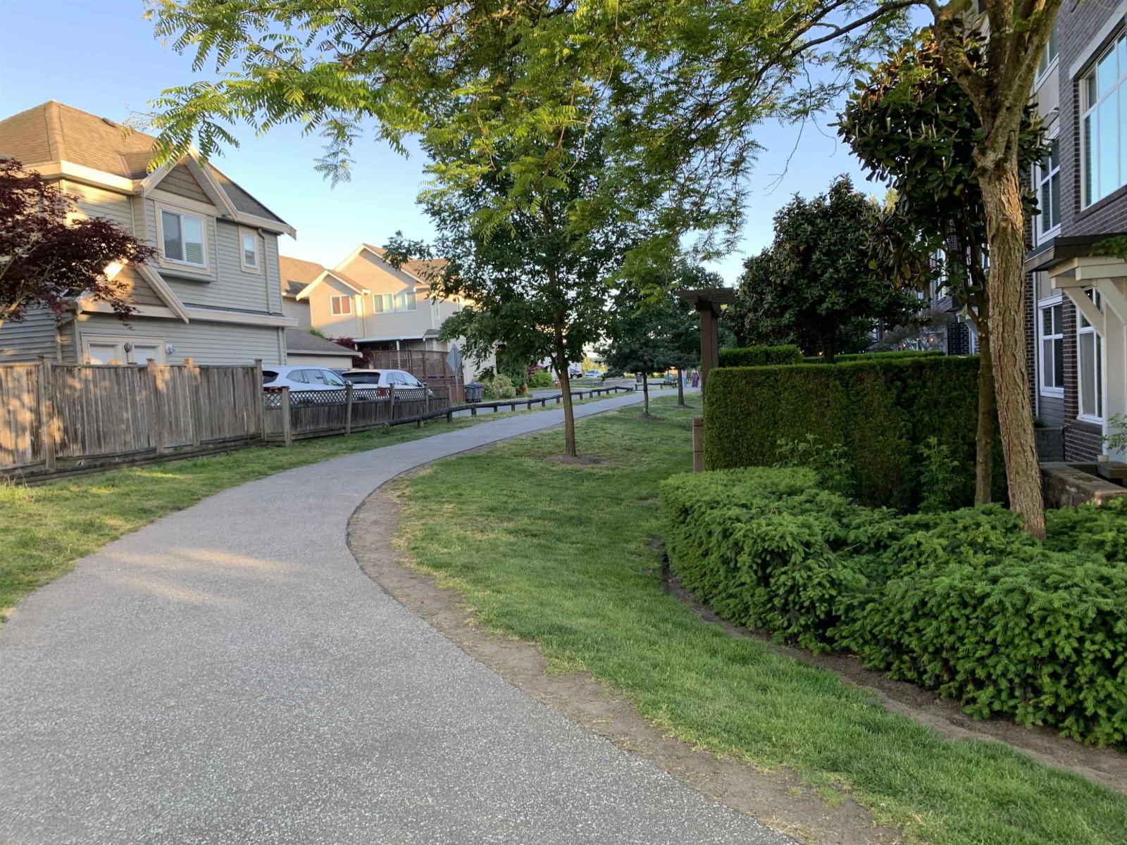 322 18818 68 Avenue, Surrey, British Columbia  V4N 6K2 - Photo 5 - R3128809