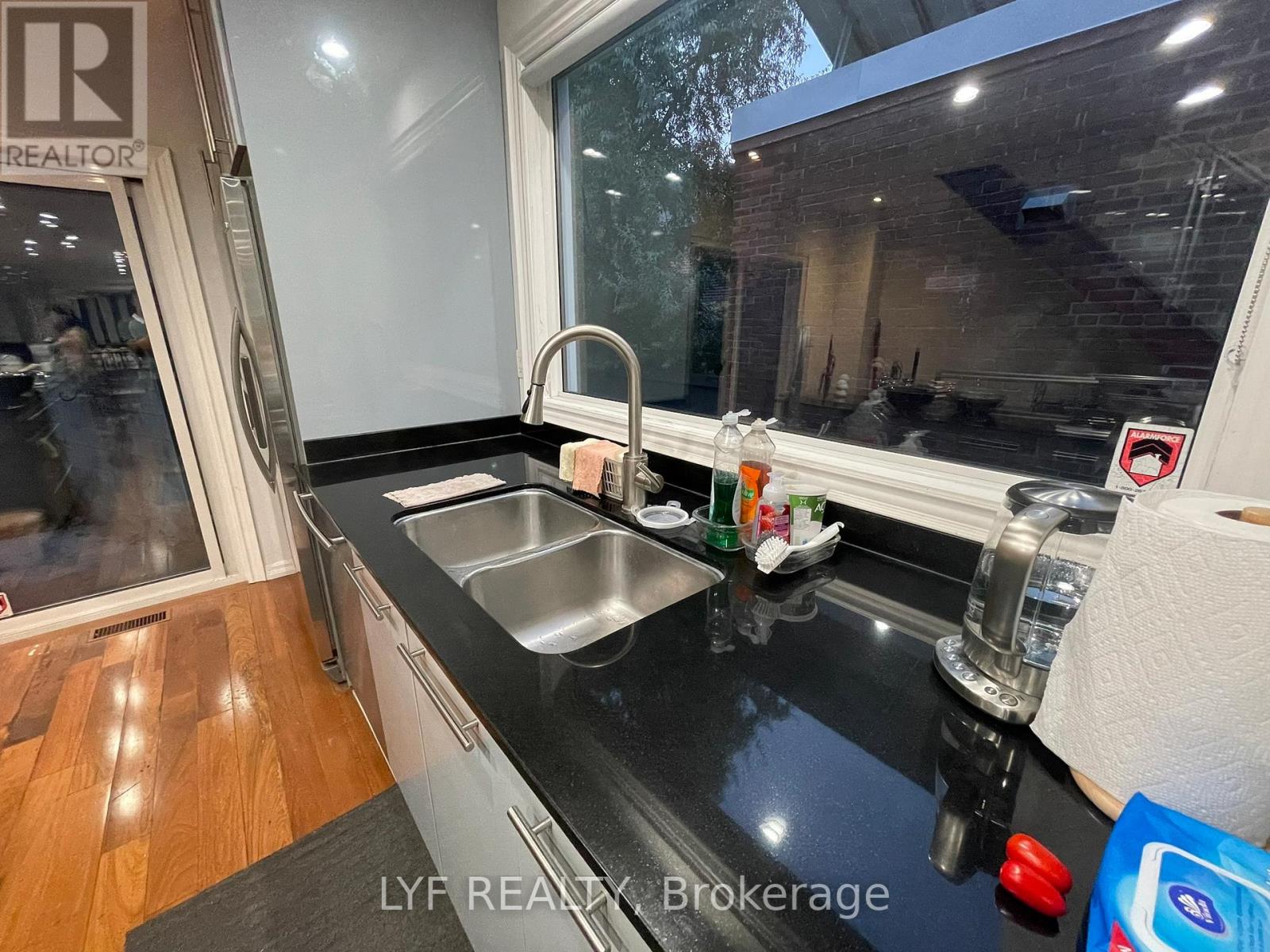 Upper A - 193 Brunswick Avenue, Toronto, Ontario  M5S 2M4 - Photo 12 - C13524926