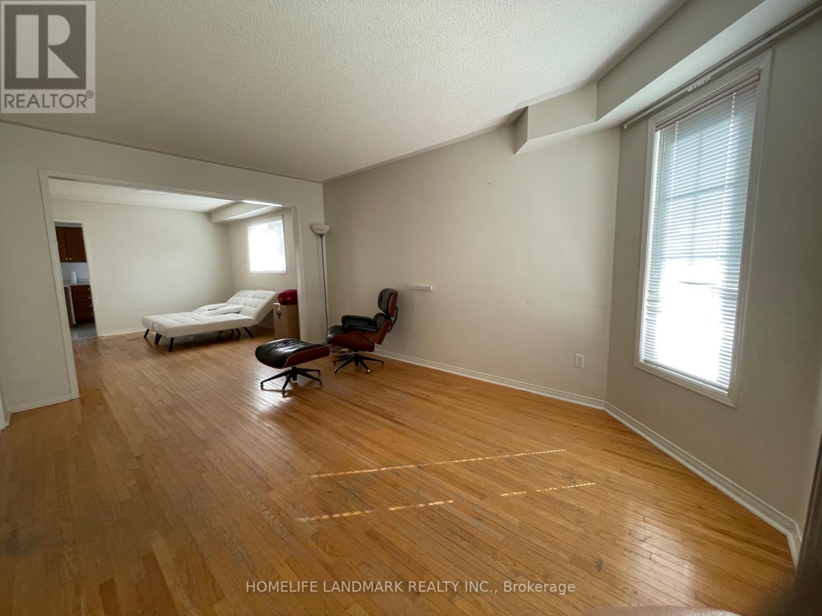 53 Brown Street W, Barrie, Ontario  L4N 7V5 - Photo 4 - S13147792