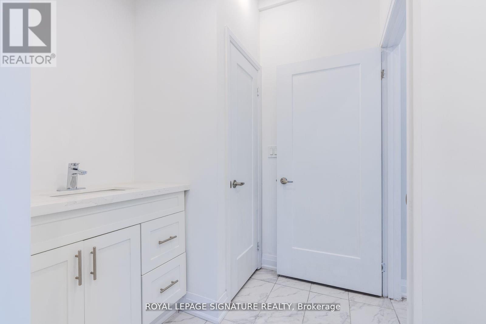 19758 Centre Street, East Gwillimbury, Ontario L0G 1M0 - Photo 12 - N13524948