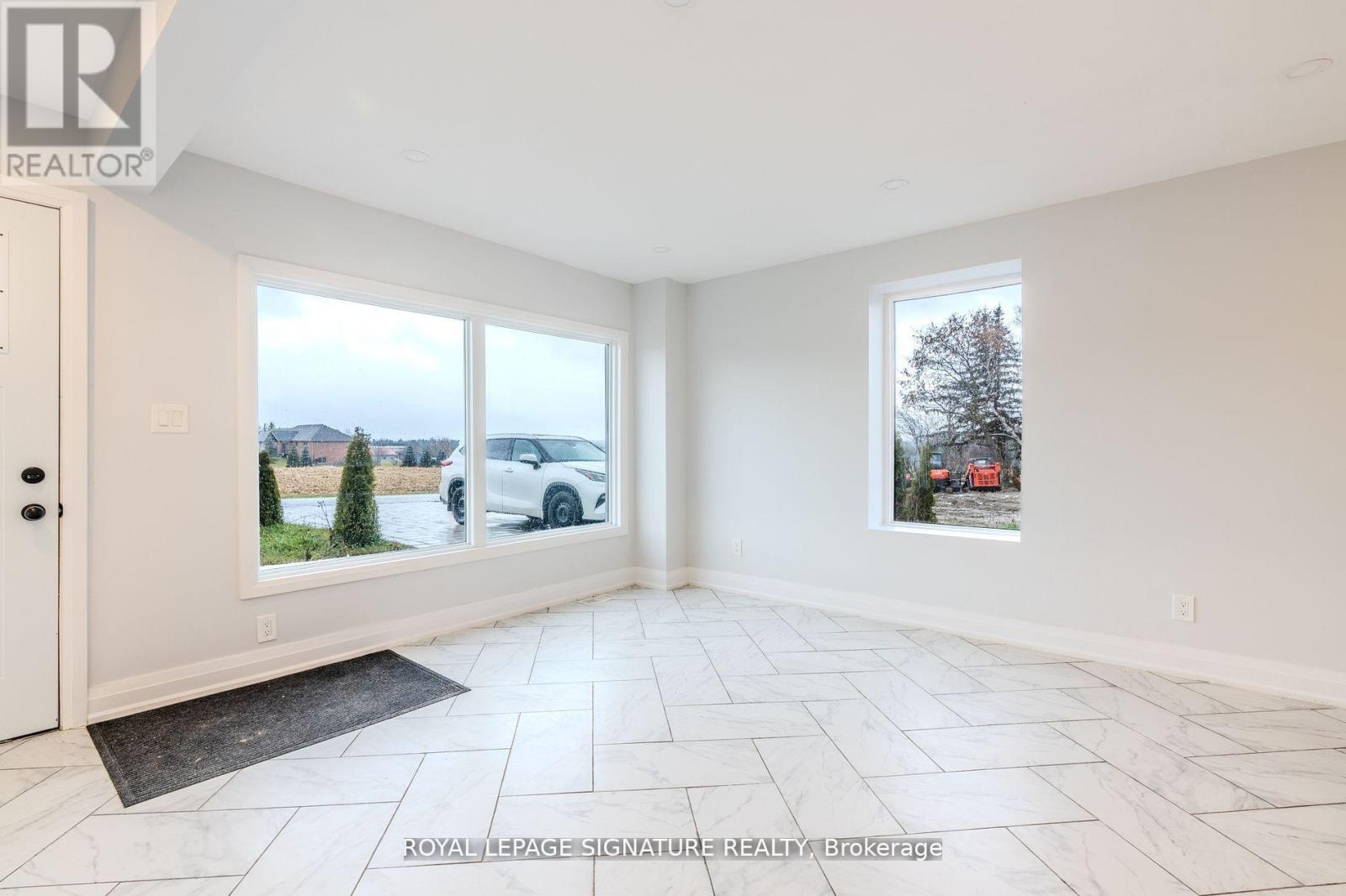 19758 Centre Street, East Gwillimbury, Ontario L0G 1M0 - Photo 4 - N13524948