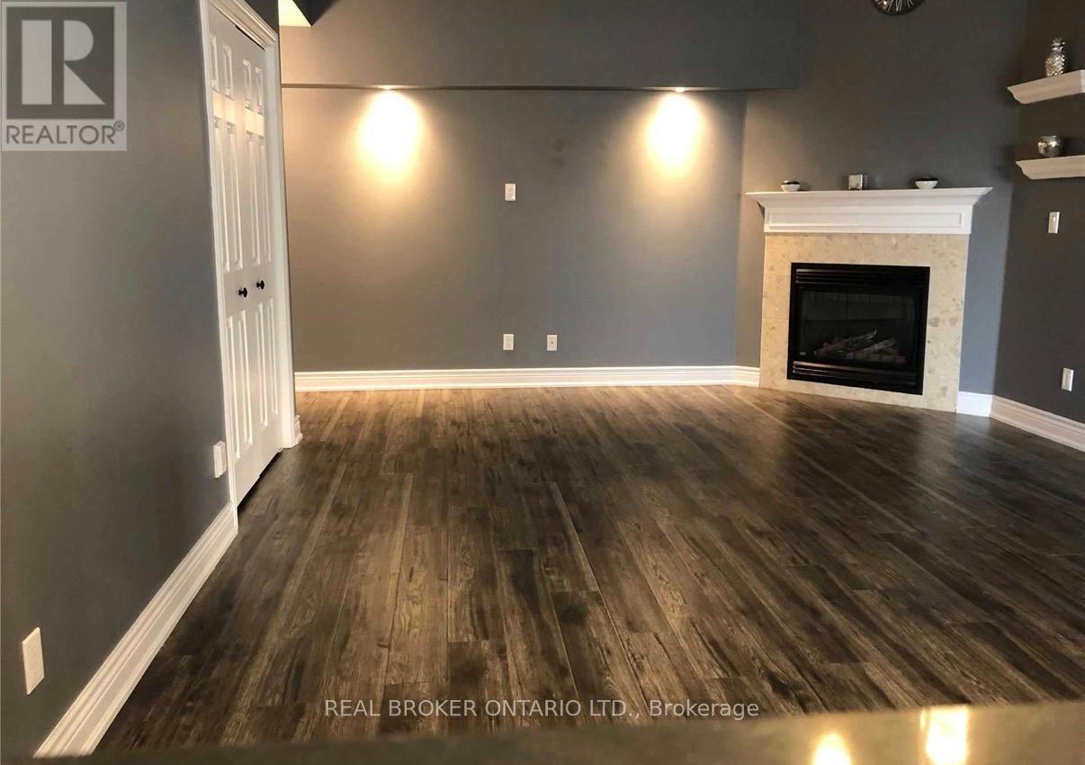 401 - 1470 Bishops Gate, Oakville, Ontario  L6M 4N2 - Photo 2 - W13524954