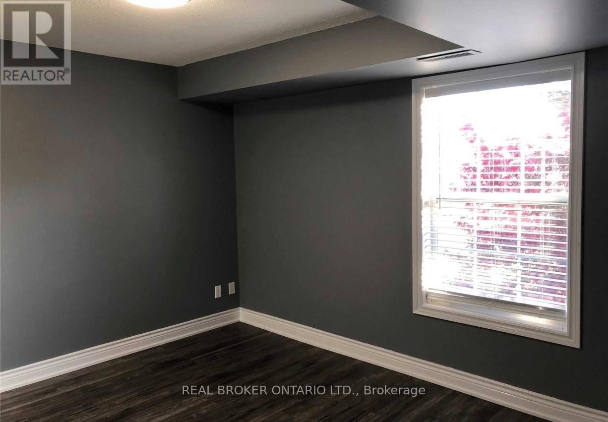 401 - 1470 Bishops Gate, Oakville, Ontario  L6M 4N2 - Photo 9 - W13524954