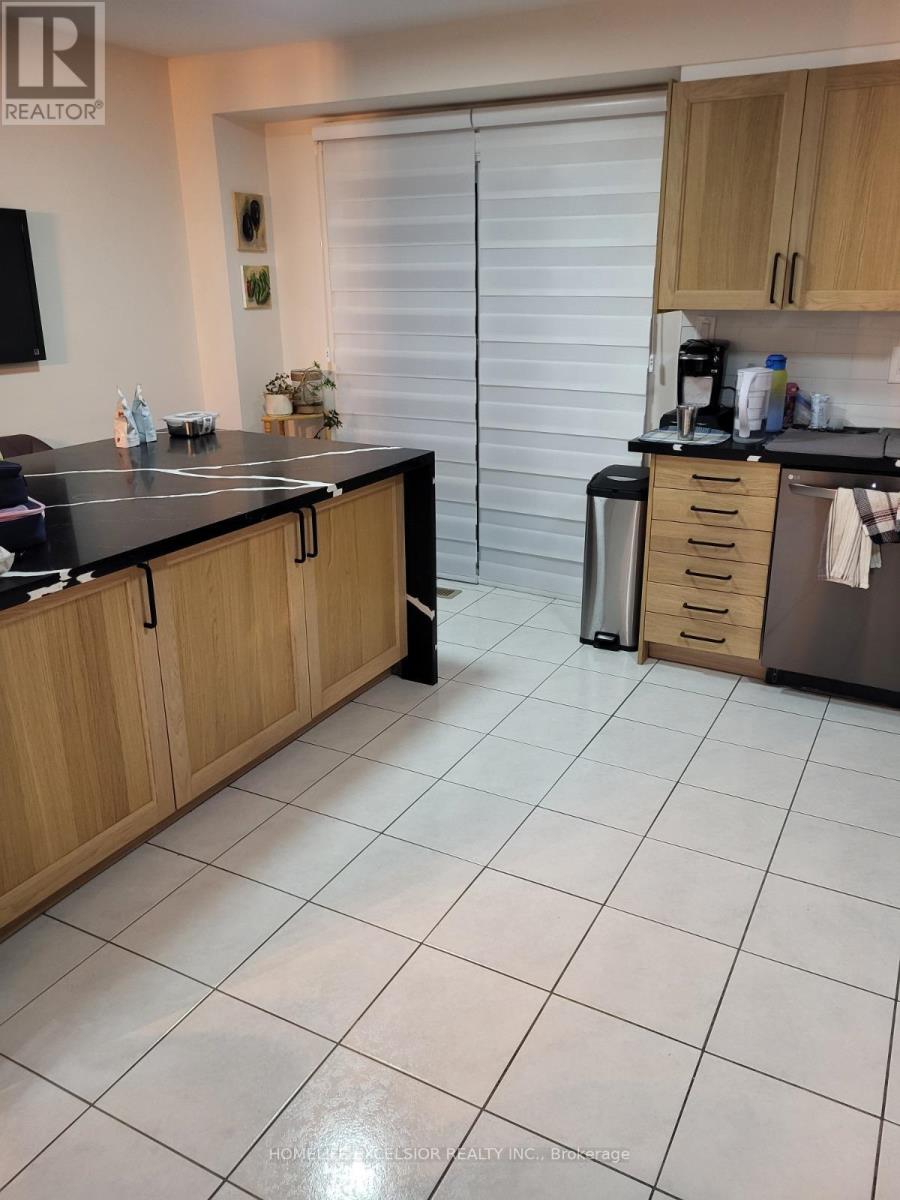 5872 Rainberry Drive, Mississauga, Ontario  L5M 6S4 - Photo 12 - W13524962