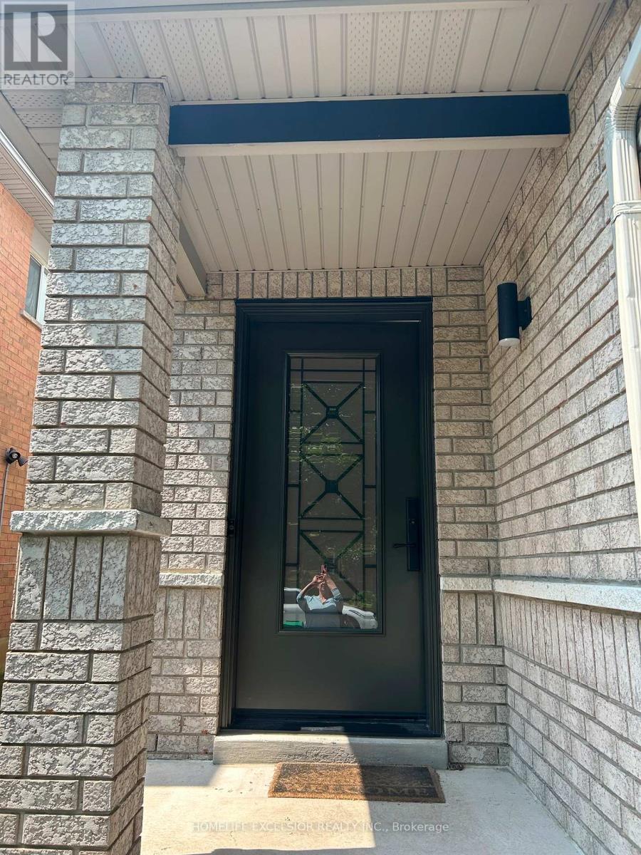 5872 Rainberry Drive, Mississauga, Ontario  L5M 6S4 - Photo 3 - W13524962