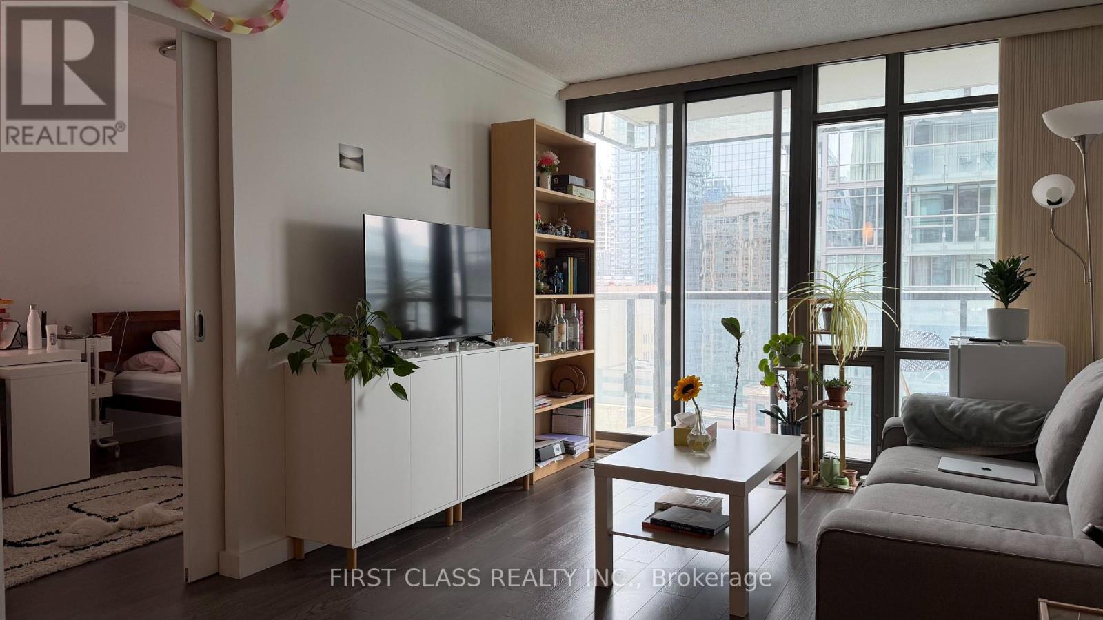 1709 - 37 Grosvenor Street, Toronto (Bay Street Corridor), Ontario  M4Y 3G5 - Photo 3 - C13524984