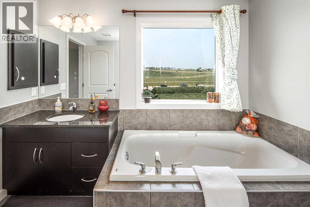 127 Everwoods Park SW, Calgary, Alberta  T2Y 0G3 - Photo 24 - A2325625