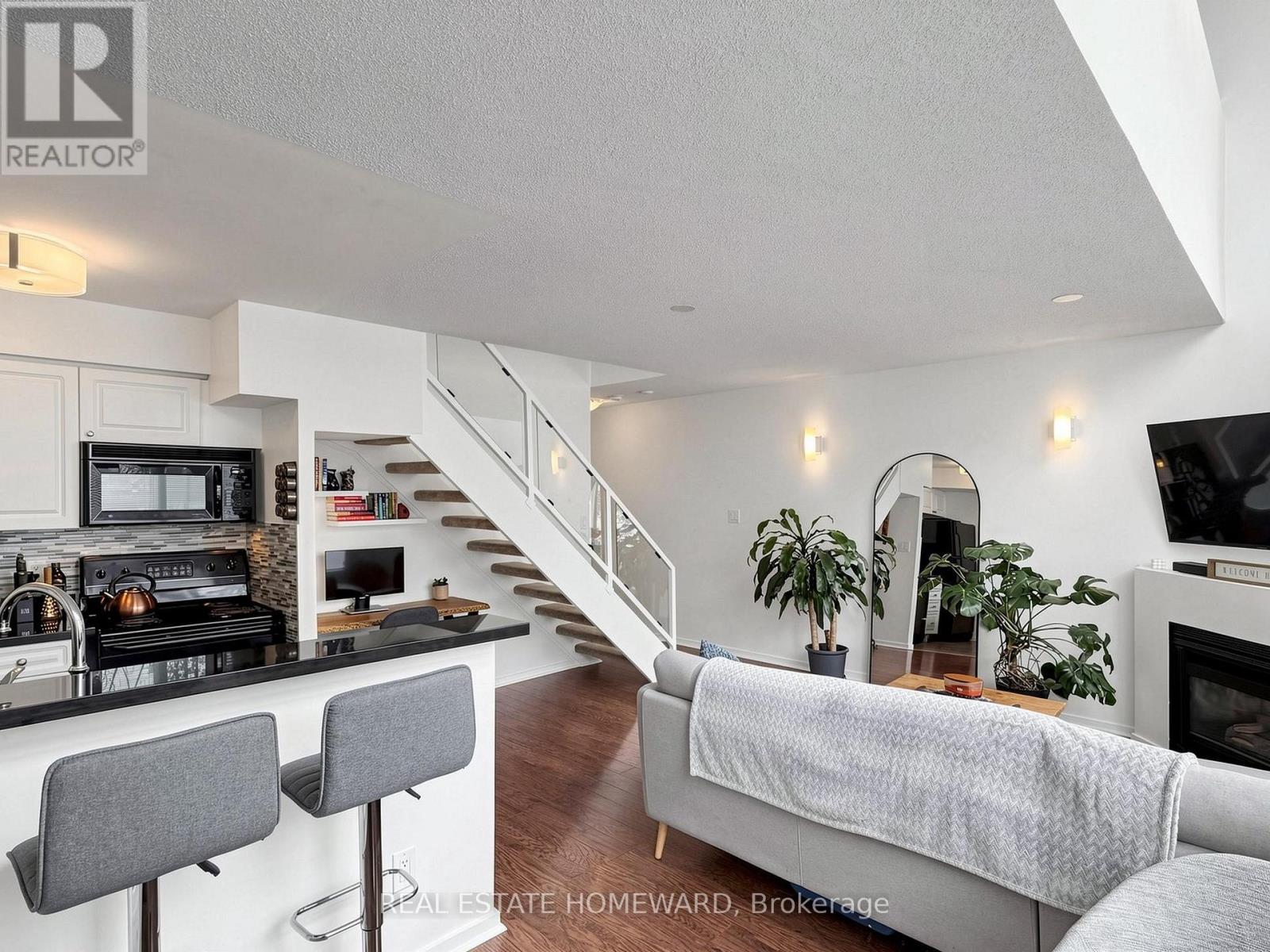 233 - 200 Manitoba Street, Toronto, Ontario  M8Y 3Y9 - Photo 2 - W13525002