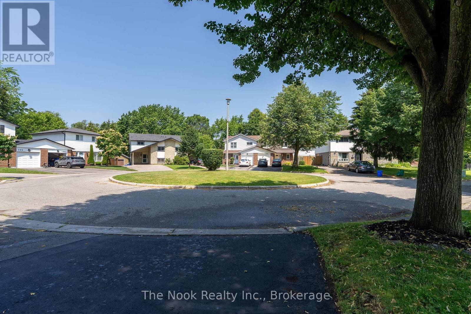 693 Nairn Court, Oshawa, Ontario  L1J 6H5 - Photo 2 - E13525058