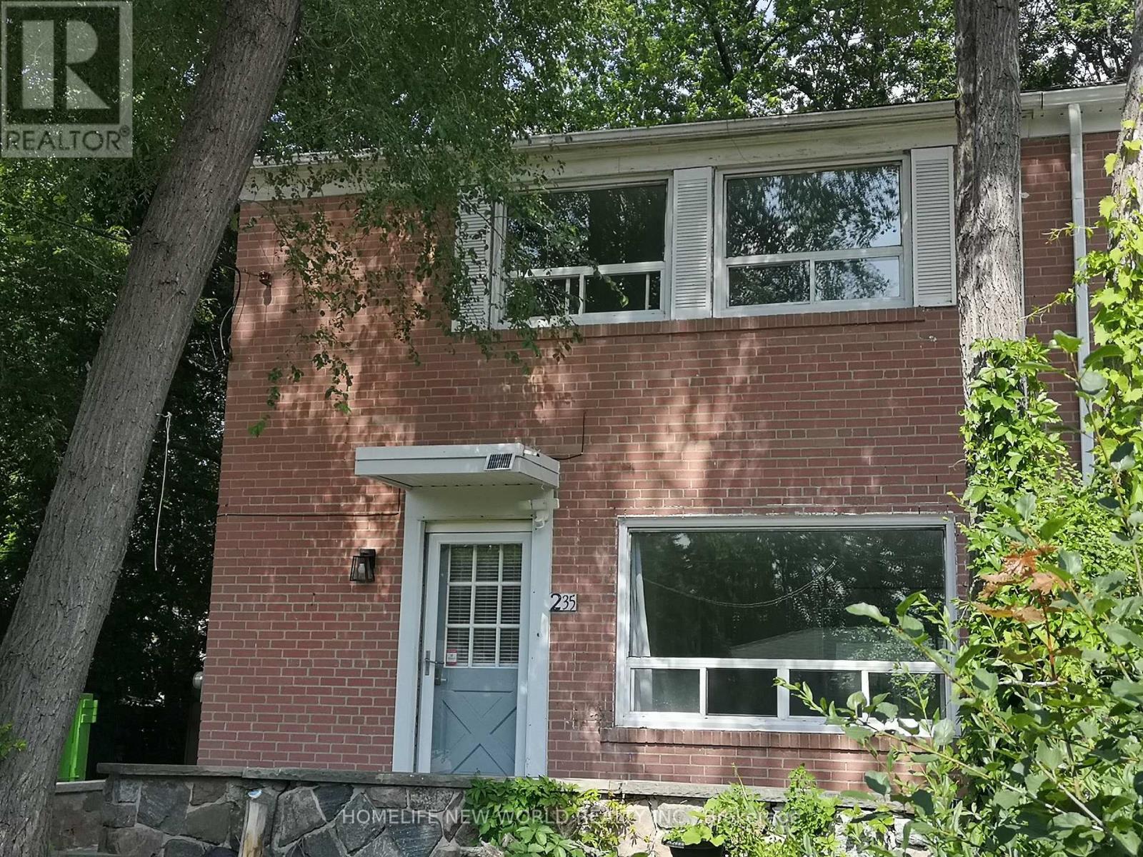 235 Axminster Drive, Richmond Hill, Ontario  L4C 2W2 - Photo 2 - N13525052