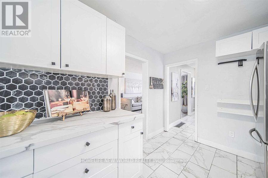 235 Axminster Drive, Richmond Hill, Ontario  L4C 2W2 - Photo 7 - N13525052