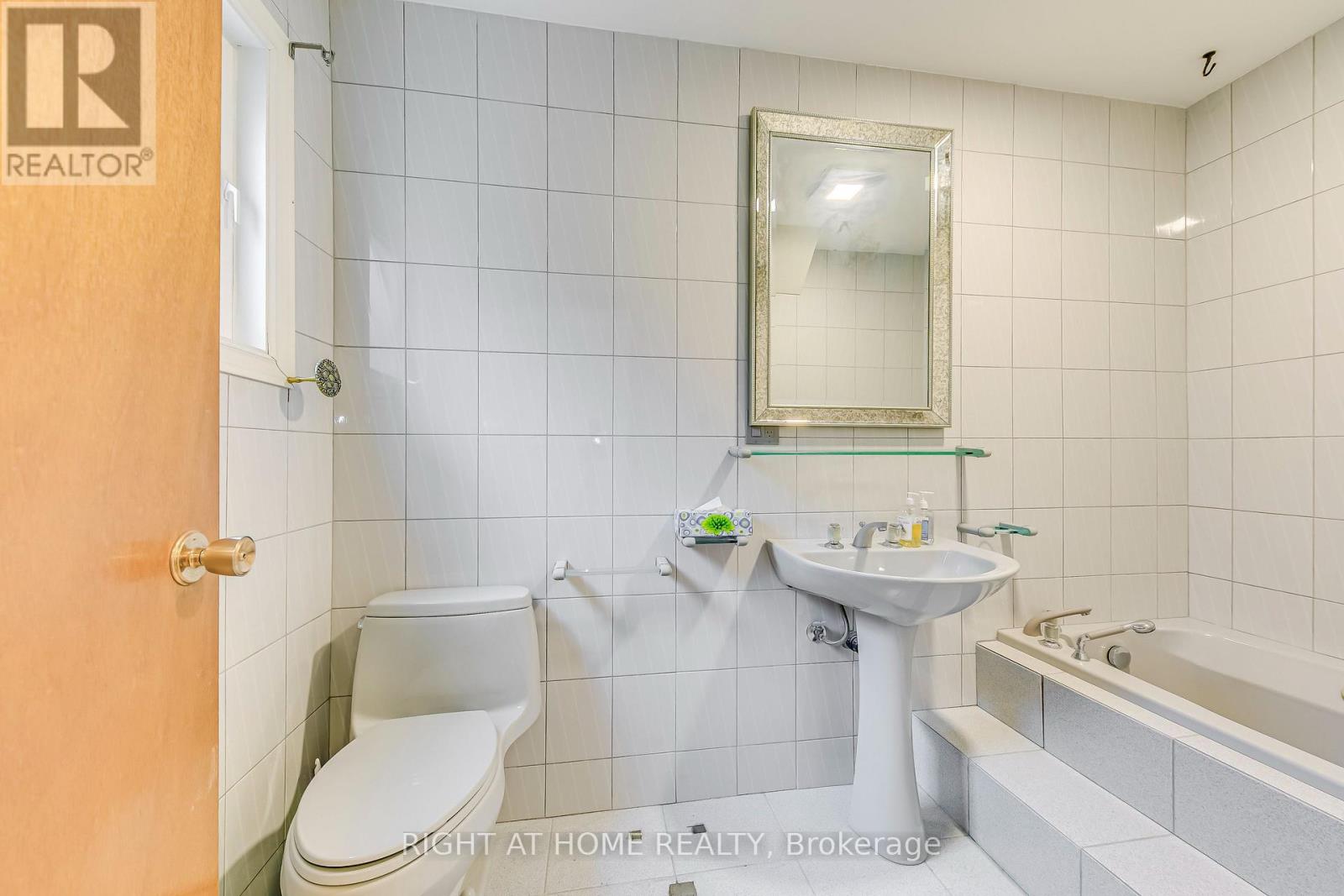 Lower - 2125 Varency Drive, Mississauga, Ontario  L5K 1C2 - Photo 10 - W13525054