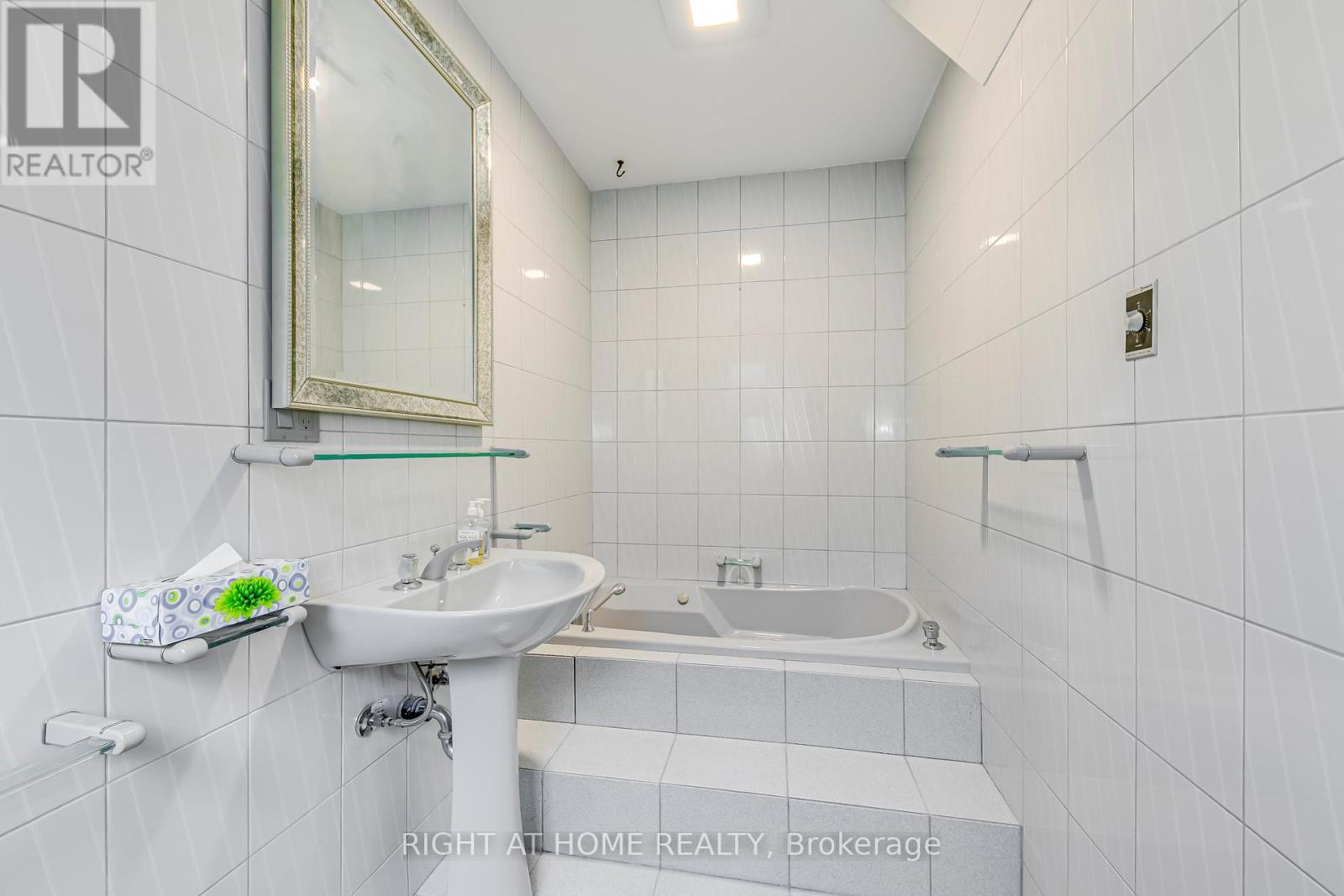 Lower - 2125 Varency Drive, Mississauga, Ontario  L5K 1C2 - Photo 11 - W13525054