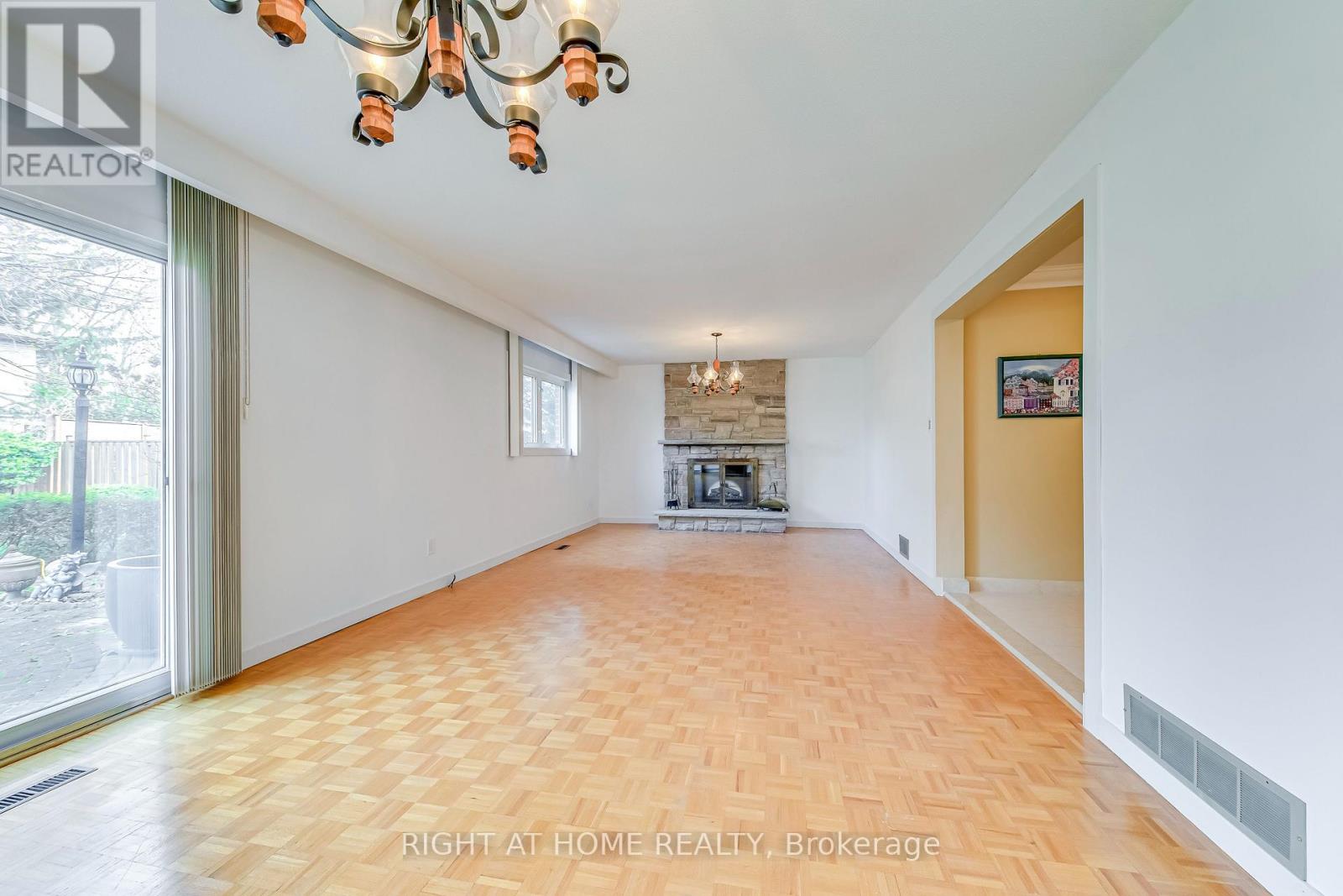 Lower - 2125 Varency Drive, Mississauga, Ontario  L5K 1C2 - Photo 4 - W13525054