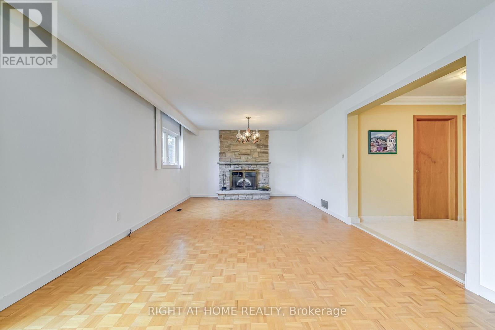 Lower - 2125 Varency Drive, Mississauga, Ontario  L5K 1C2 - Photo 5 - W13525054