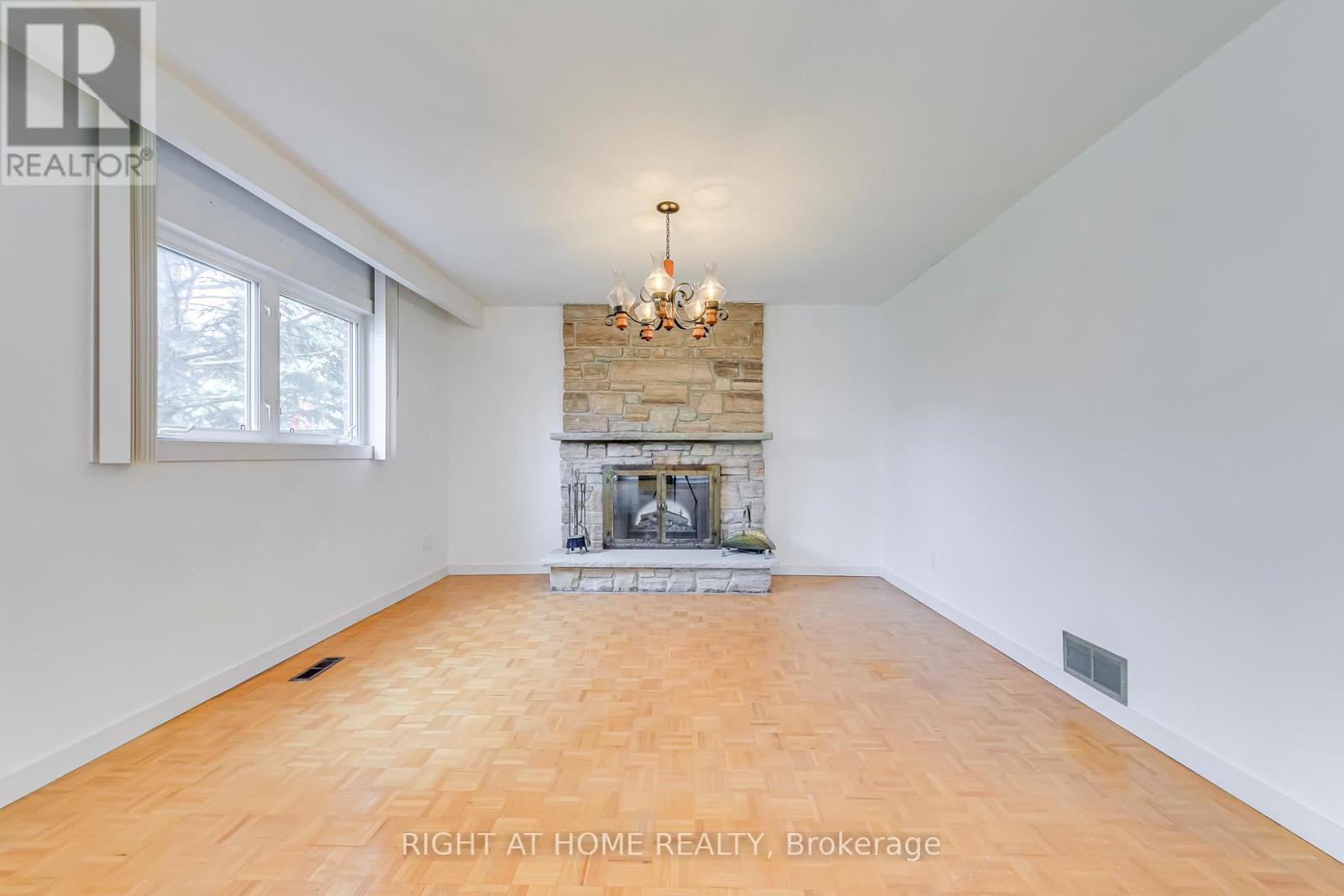 Lower - 2125 Varency Drive, Mississauga, Ontario  L5K 1C2 - Photo 6 - W13525054