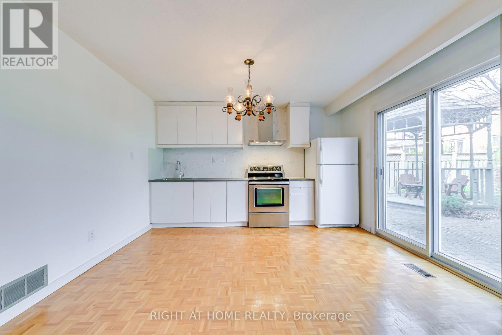 Lower - 2125 Varency Drive, Mississauga, Ontario  L5K 1C2 - Photo 7 - W13525054