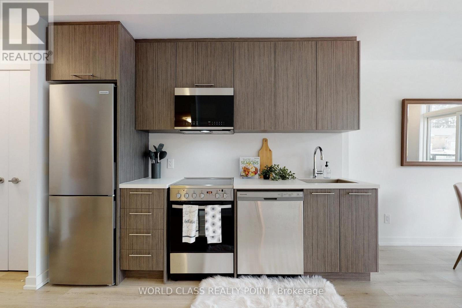 TH 3 - 260 FINCH AVENUE E