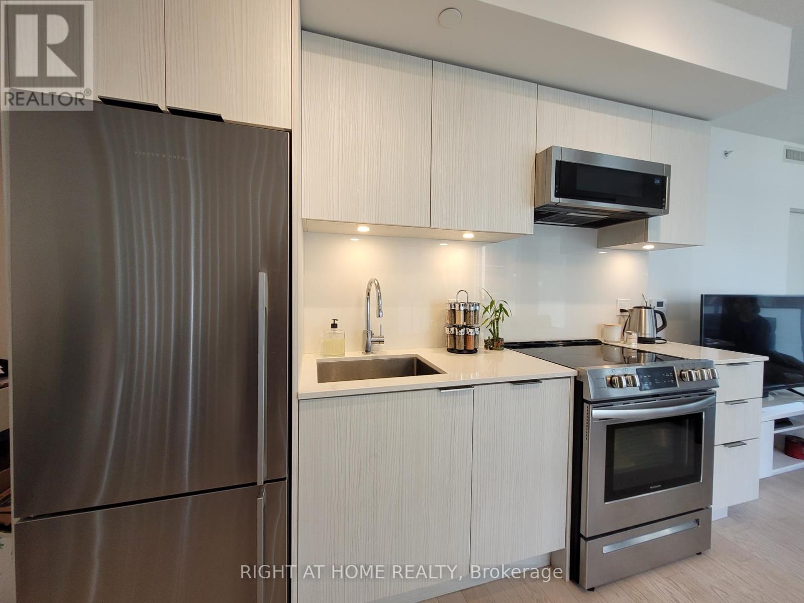 0912 - 25 Richmond Street E, Toronto, Ontario  M5C 0A6 - Photo 2 - C13525112