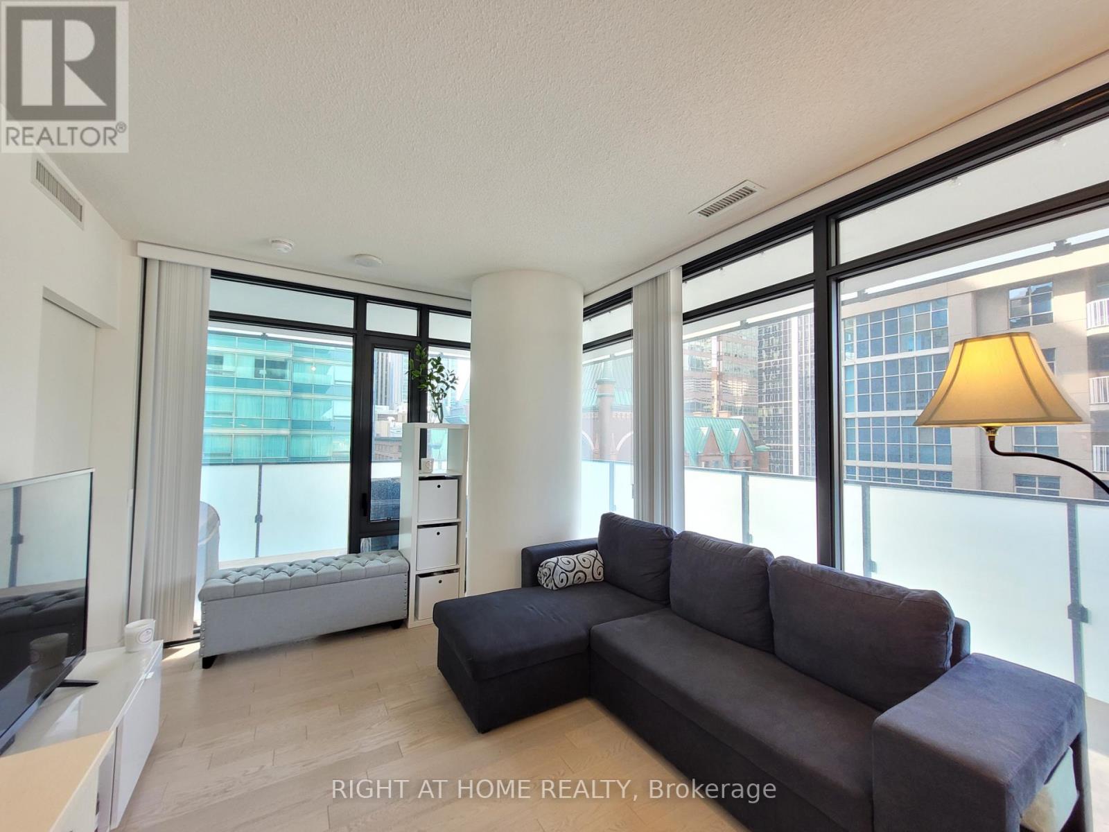 0912 - 25 Richmond Street E, Toronto, Ontario  M5C 0A6 - Photo 3 - C13525112