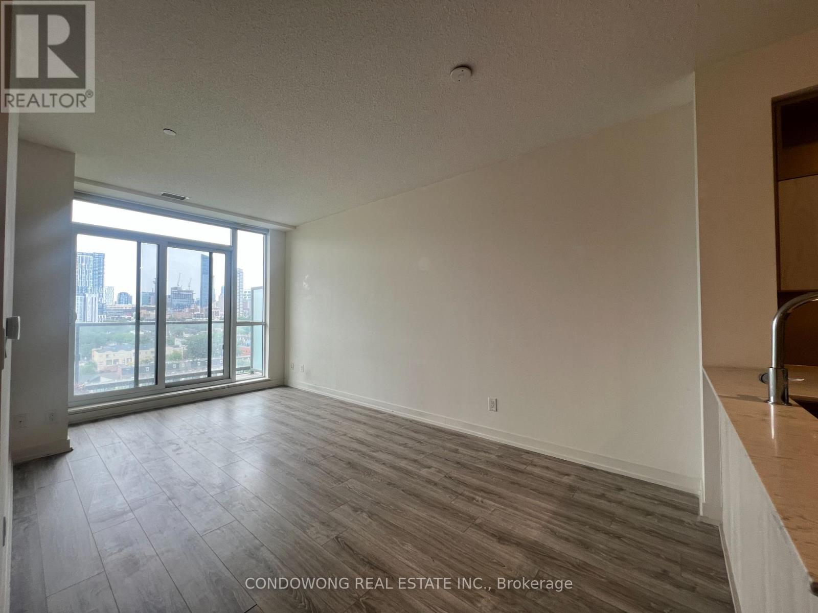 1105 - 200 Sackville Street, Toronto, Ontario  M5A 0C4 - Photo 3 - C13525162
