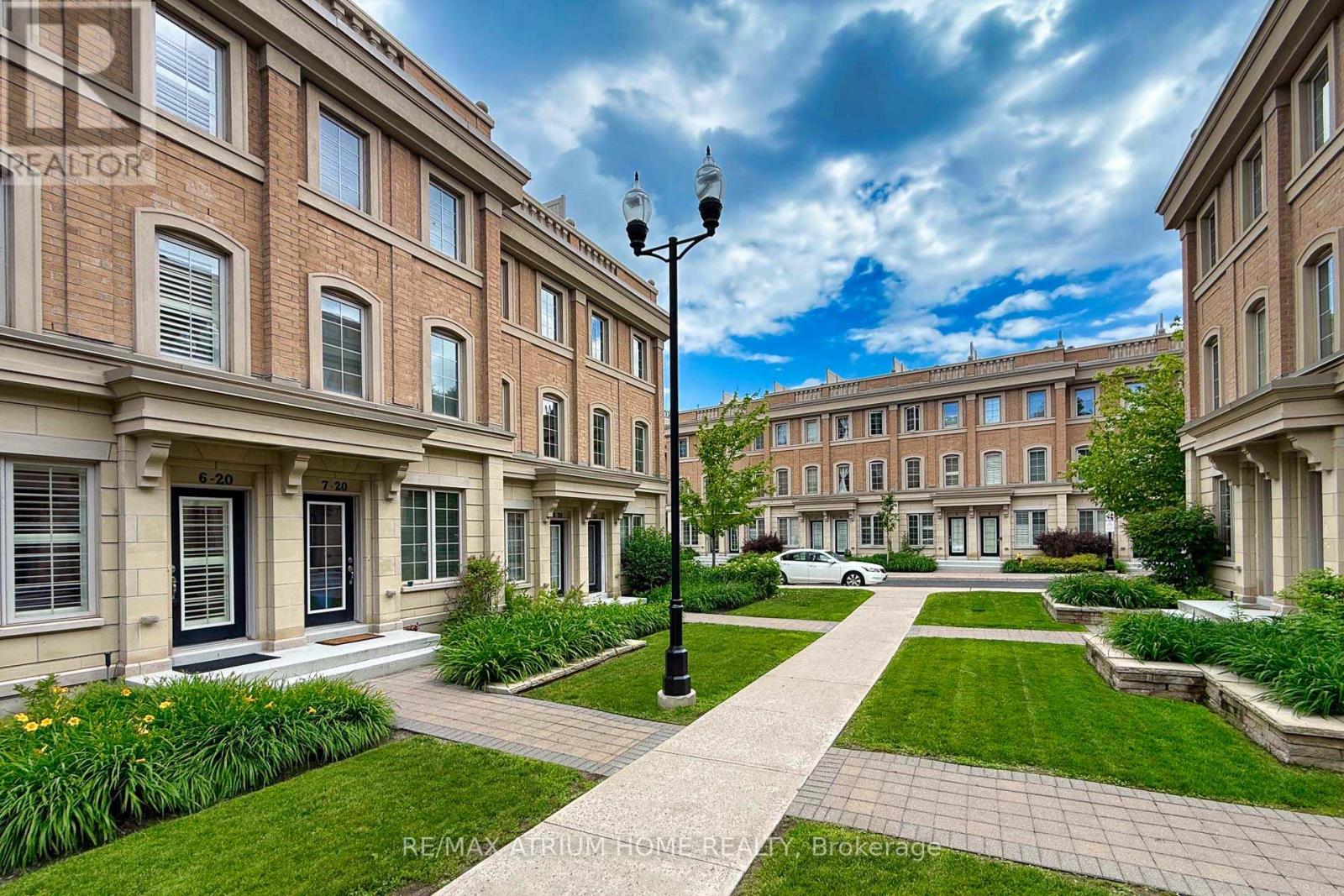 6 - 20 HARGRAVE LANE, Toronto, Ontario