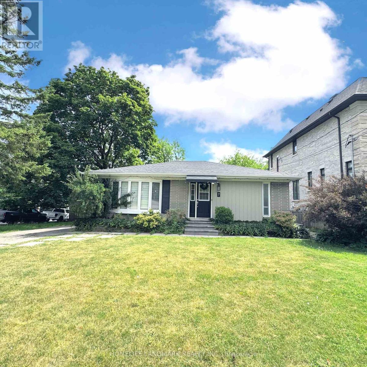 7 TALISMAN CRESCENT