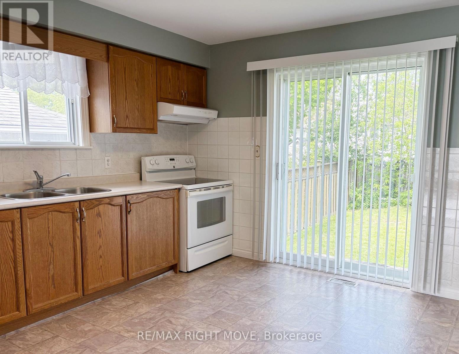 20 Christine Place, Orillia, Ontario  L3V 7P1 - Photo 5 - S13525218