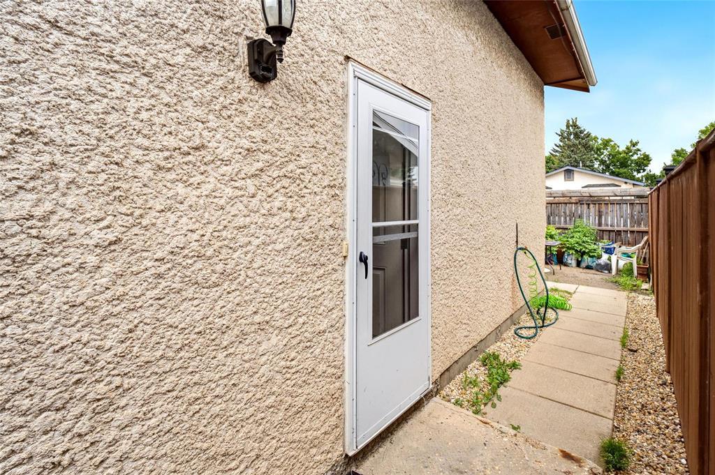 1869 Plessis Road, Winnipeg, Manitoba  R3W 1M7 - Photo 4 - 202615680