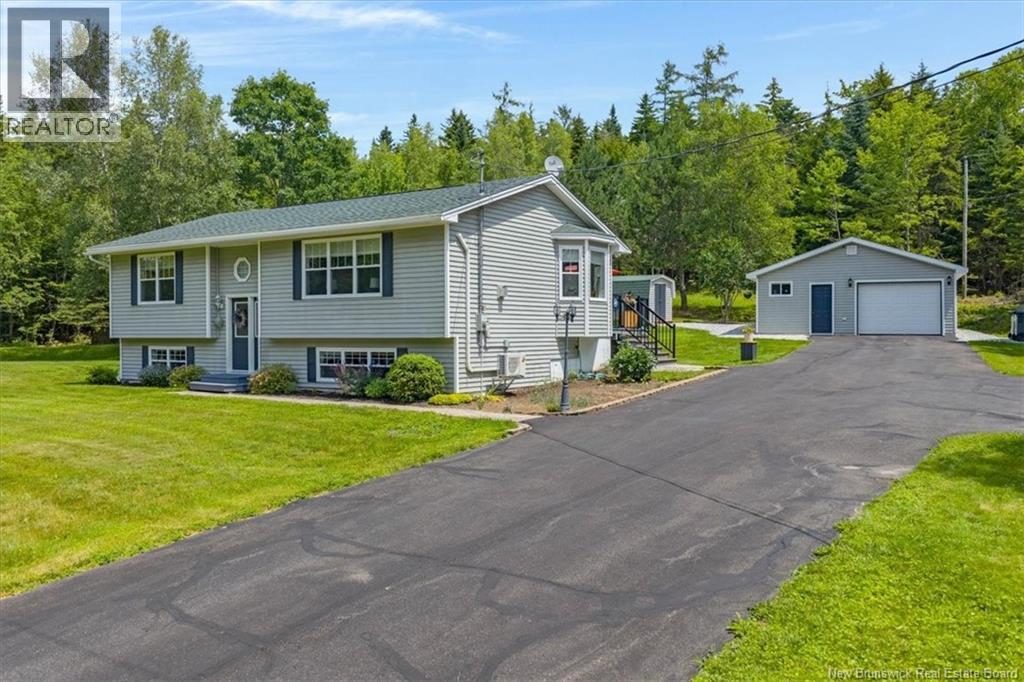 272 Pickwauket Road, Hampton