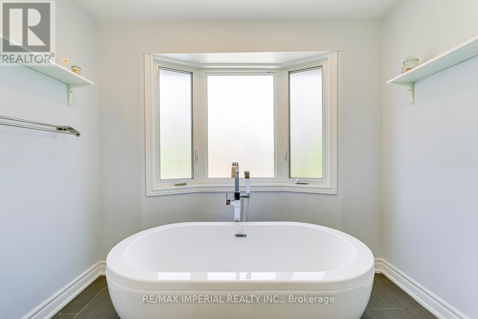 1511 Greenridge Circle, Oakville, Ontario  L6M 2J6 - Photo 30 - W13525100