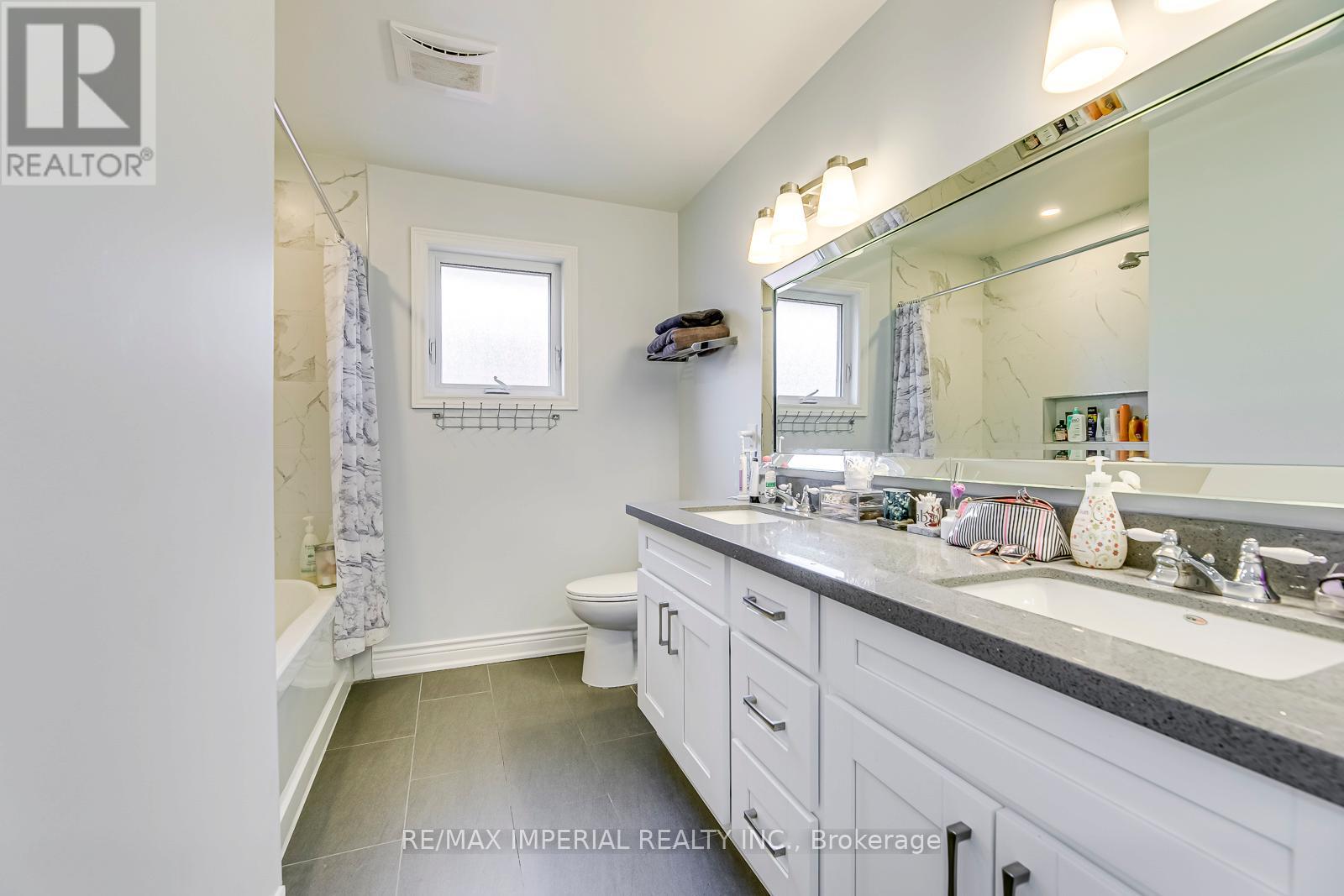 1511 Greenridge Circle, Oakville, Ontario  L6M 2J6 - Photo 38 - W13525100