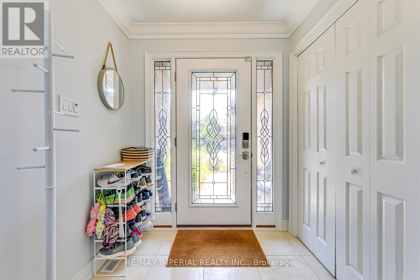 1511 Greenridge Circle, Oakville, Ontario  L6M 2J6 - Photo 4 - W13525100
